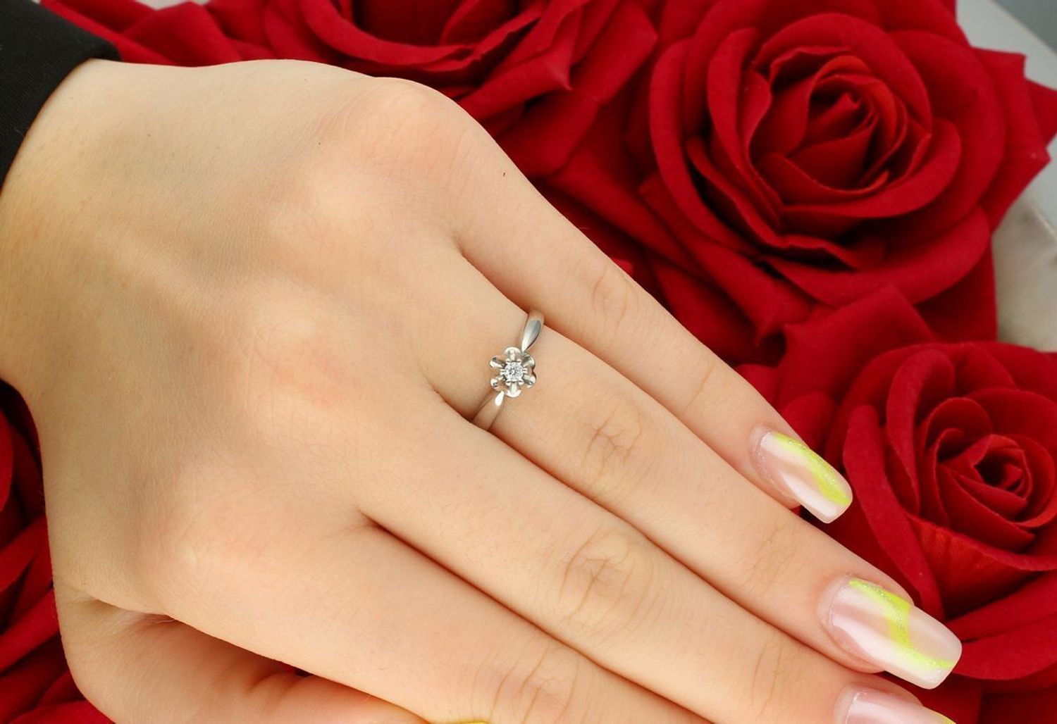 Pierścionek z brylantem 0,05 ct – białe złoto 585 – DIAMENT, klasyczny styl.jpg